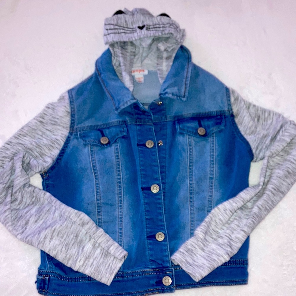 A cat Cat and jack sweater